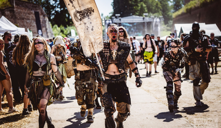 Začíná festival extrémní hudby Brutal Assault v Josefově. Nabídne více než 150 kapel