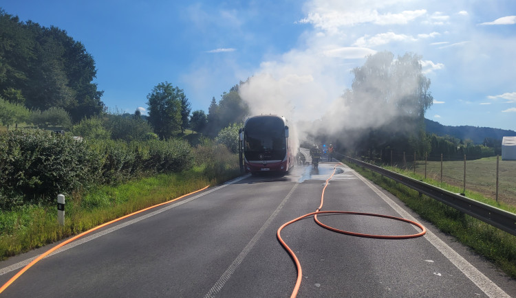 Ve Fulneku na Novojičínsku hořel autobus, cestující naštěstí nepřevážel