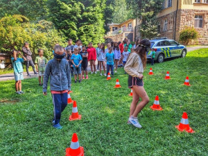 Děti na táboře měly na Trutnovsku policejní společnost