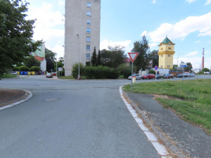 Řidič pod vlivem alkoholu srazil v Týništi nad Orlicí cyklistku a ujel