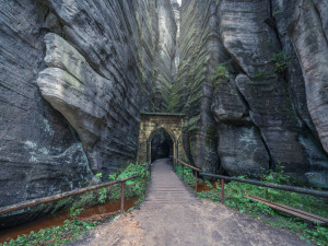 Adršpašské skály jsou ve vedrech lákadlem, tlak turistů snižuje rezervační systém