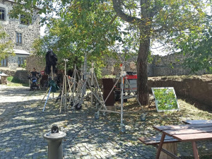 Filmaři obsadili Kunětickou horou. Natáčí tam rodinnou komedii Léto s Evženem