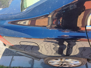 Noční vandal poškodil deset vozidel ve Dvoře Králové. Škoda skoro půl milionu