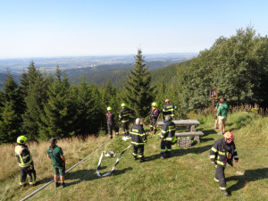 Strážci KRNAP zabránili v Krkonoších možnému požáru lesa, hořela hrabanka
