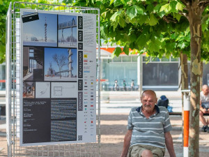 Výstava v Červeném Kostelci zachycuje největší architektonické skvosty v hradeckém kraji