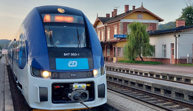 Strojvedoucí v hradeckém kraji se školí na nové vlakové soupravy