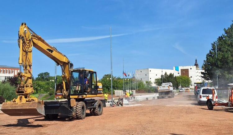 Práce na hradecké Miletě pokračují podle plánu. Chystá se zprovoznění nového úseku