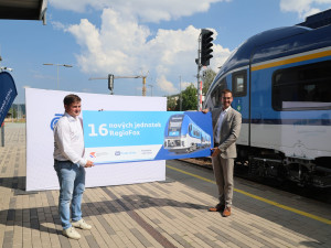 FOTO: Modernizace na kolejích. Královéhradecký kraj zavádí nové motorové vlaky RegioFox
