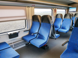 FOTO: Modernizace na kolejích. Královéhradecký kraj zavádí nové motorové vlaky RegioFox