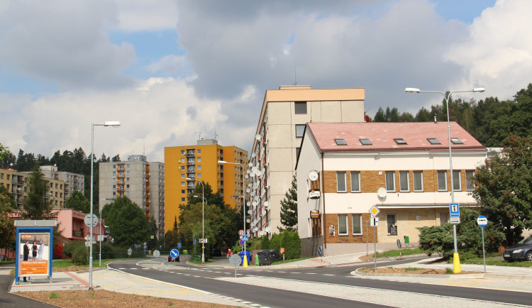 V Náchodě se začalo s opravou frekventované křižovatky. MHD bude mít lepší průjezd