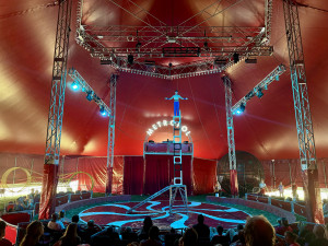 Ve Hradci Králové se objevil cirkus se třísetletou tradicí. Poprvé v historii