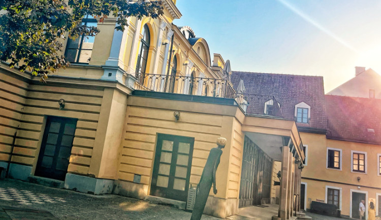 Hradečtí divadelníci zvou na první večerní představení nové sezóny