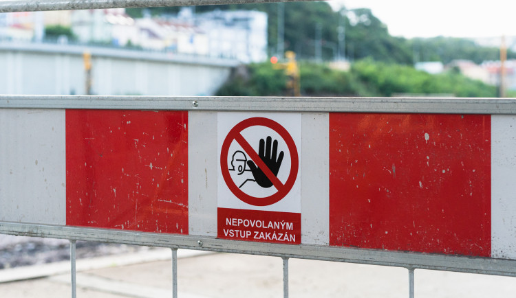Další hradecké ulice se dočkají oprav, stavbaří naberou směr Pouchov