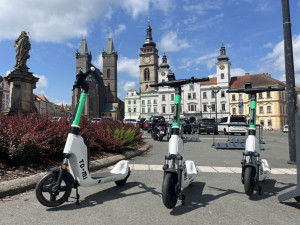 Koloběžky v Hradci Králové opět neuspěly. Odešli jsme kvůli neochotě města, tvrdí provozovatel