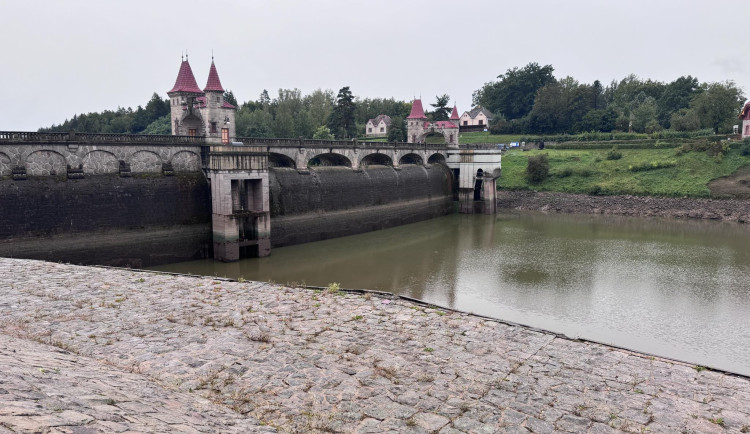 FOTO: Povodí Labe preventivně vypustilo vodní nádrže v Královéhradeckém kraji