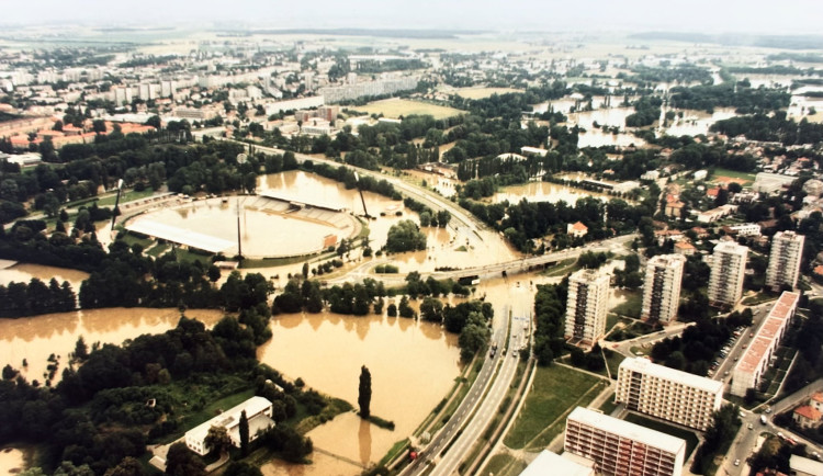 VIDEO: Jak vypadala ničivá povodeň roku 1997 v Hradci Králové?