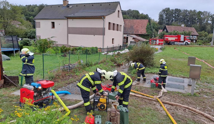 V Libereckém kraji bylo odpoledne bez proudu skoro devět tisíc domácností. Poruchy se daří odstraňovat, ale přibývají další