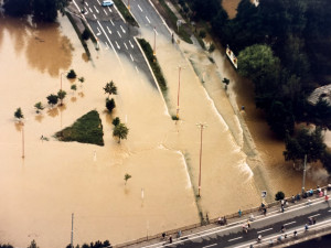 VIDEO: Jak vypadala ničivá povodeň roku 1997 v Hradci Králové?