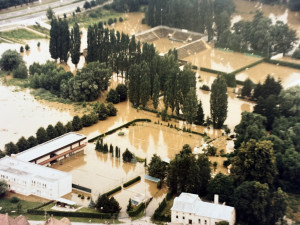 VIDEO: Jak vypadala ničivá povodeň roku 1997 v Hradci Králové?