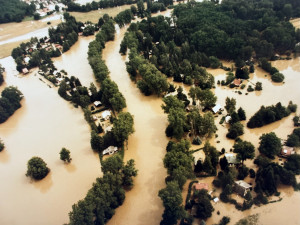 VIDEO: Jak vypadala ničivá povodeň roku 1997 v Hradci Králové?