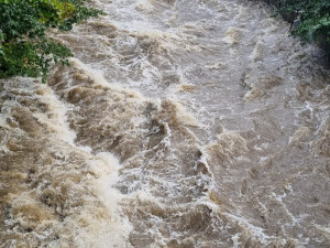 Za poslední hodiny se situace v Královéhradeckém kraji zhoršila. Povodňový stav je na 12 místech