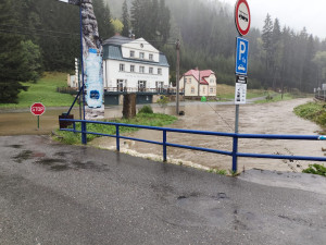 Za poslední hodiny se situace v Královéhradeckém kraji zhoršila. Povodňový stav je na 12 místech