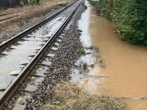 Nejhorší situace v Královéhradeckém kraji je na Broumovsku. Hasiči museli evakuovat několik obyvatel