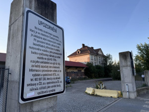 Hradecký Holubí dům: Od československé výpravny ke squatu, který půjde k zemi