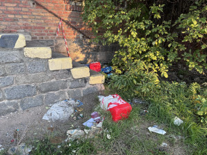 Hradecký Holubí dům: Od československé výpravny ke squatu, který půjde k zemi