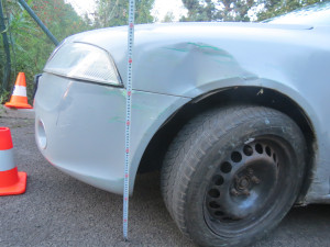 V Miletíně boural řidič s dvojkou v žíle. Z místa se pokusil ujet