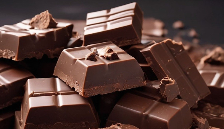 Sladká krádež na Rychnovsku, zloděj nastrkal do košíku čtyřicet kilo čokolády a nenápadně zmizel