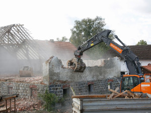 Kvůli dálnici padne ve Všestarech na Hradecku pět domů