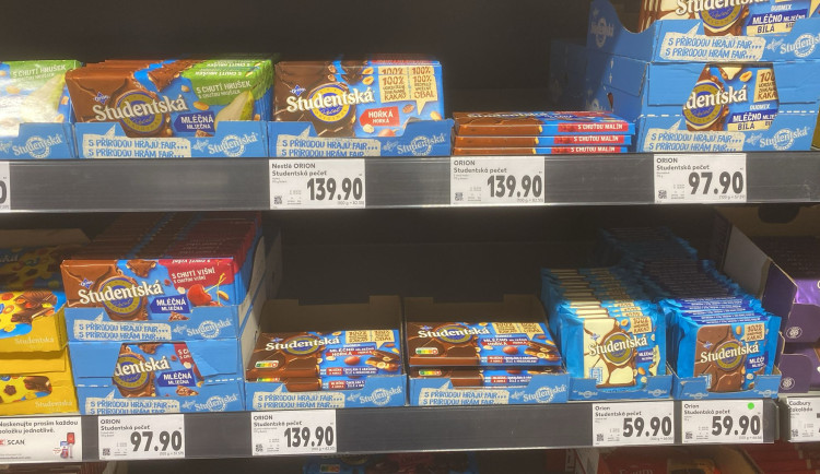 Zákazníky zaskočily ceny čokolády, obchodníci to svádí na drahé kakao