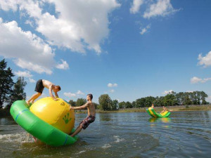 Candáti poráží sinice, kvalita vody ve Stříbrném rybníku v Hradci se lepší