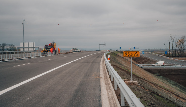 ŘSD podepsalo s MI Roads smlouvu na D11 Trutnov-hranice. Stavba začne 11. října