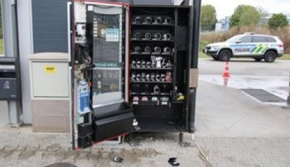 Zloděj si vzal na mušku automyčku v Jičíně, zaútočil tam na automat