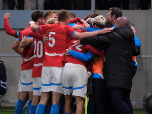 Lvíčata čekají na soupeře do baráže, pod hradeckými lízátky smetla Litvu