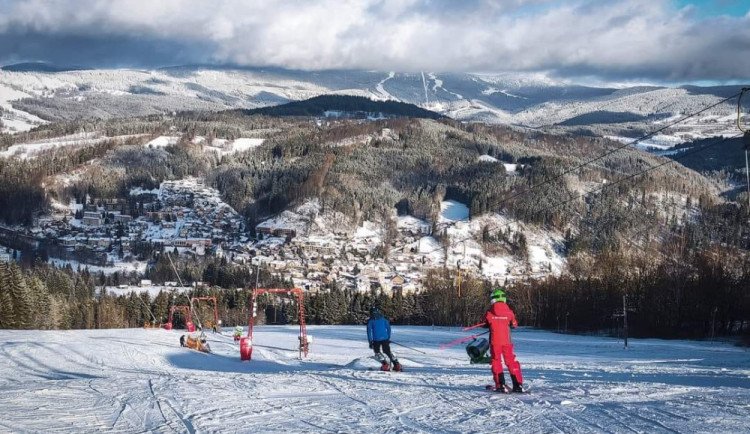 Skiareály ve Vysokém a Jablonci nad Jizerou převzala po Snowhillu města