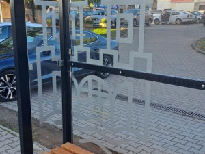 Nové zastřešení zastávky i letní scéna. Participativní rozpočet mění tvář Dvora