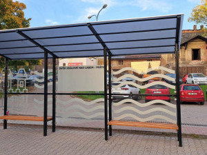 Nové zastřešení zastávky i letní scéna. Participativní rozpočet mění tvář Dvora