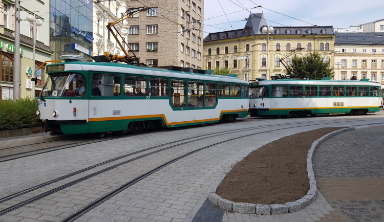 Na páteřní tramvajové trati z Horního Hanychova do Lidových sadů v Liberci už opět jezdí tramvaje