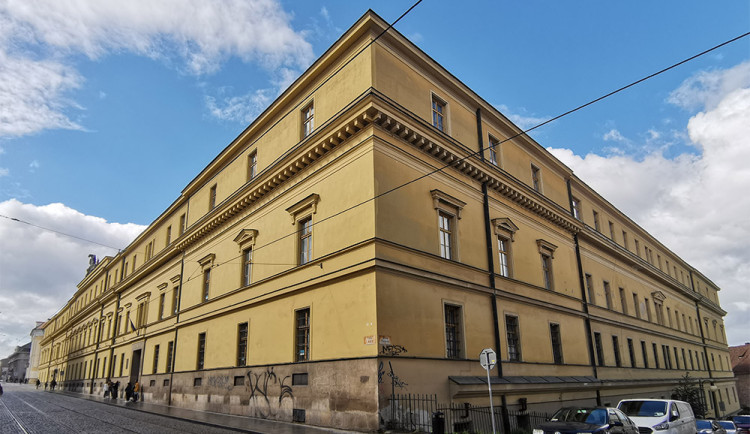 Aukce po aukci. Olomouckou univerzitu šokovala změna při snaze o koupi Hanáckých kasáren