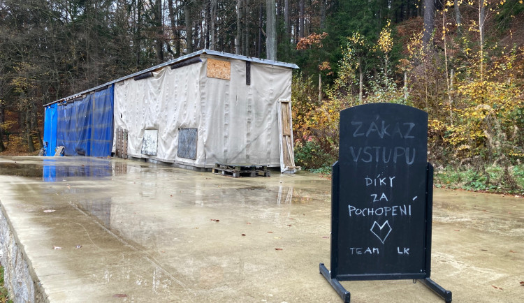 Lesní koupaliště získá kvalitní zázemí. Populární plovárna nabídne saunu, wc, sprchy, lepší gastro či převlékárny