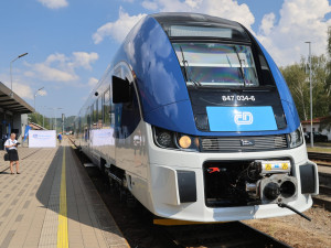 Nové lišky slibují na železnici v Královéhradeckém kraji první třídu i ve druhé