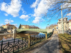 Hradec Králové dokončil opravu dalšího kiosku. Nyní se do něj nastěhuje prodejce vína