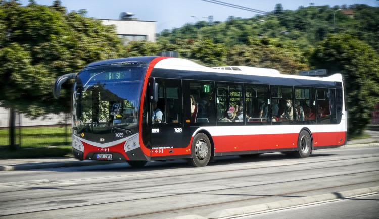 Brněnský dopravce vybaví vozy speciálními kamerami. Zařízení spočítá cestující při nástupu a výstupu