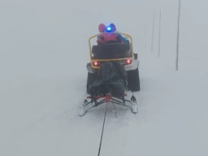 FOTO: Horská služba dnes musela zachraňovat devět turistů na Sněžce