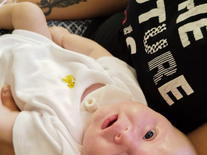 Vdechl plodovou vodu a prodělal tracheostomii. Půlroční Jiříček teď potřebuje speciální péči ve vzdálené nemocnici