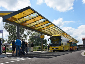 Na cestující v hradeckém kraji čekají nové jízdní řády i ceny jízdného