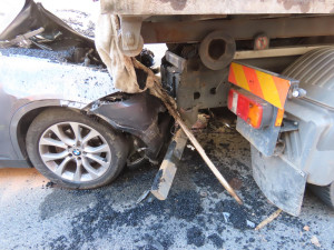 Řidič, který na Náchodsku vjel do lidí, byl obviněn i z usmrcení z nedbalosti